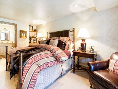 Vail vacation Home Sleeps Ten Guests.
